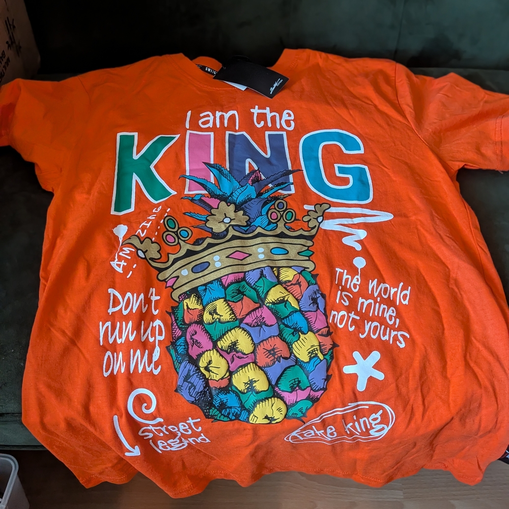 Switch "I Am The King" Orange Graphic Designer T-shirt. Size Large Nwt